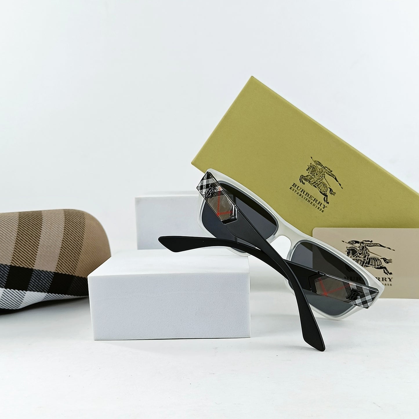 BURBERRY SUNGLASS