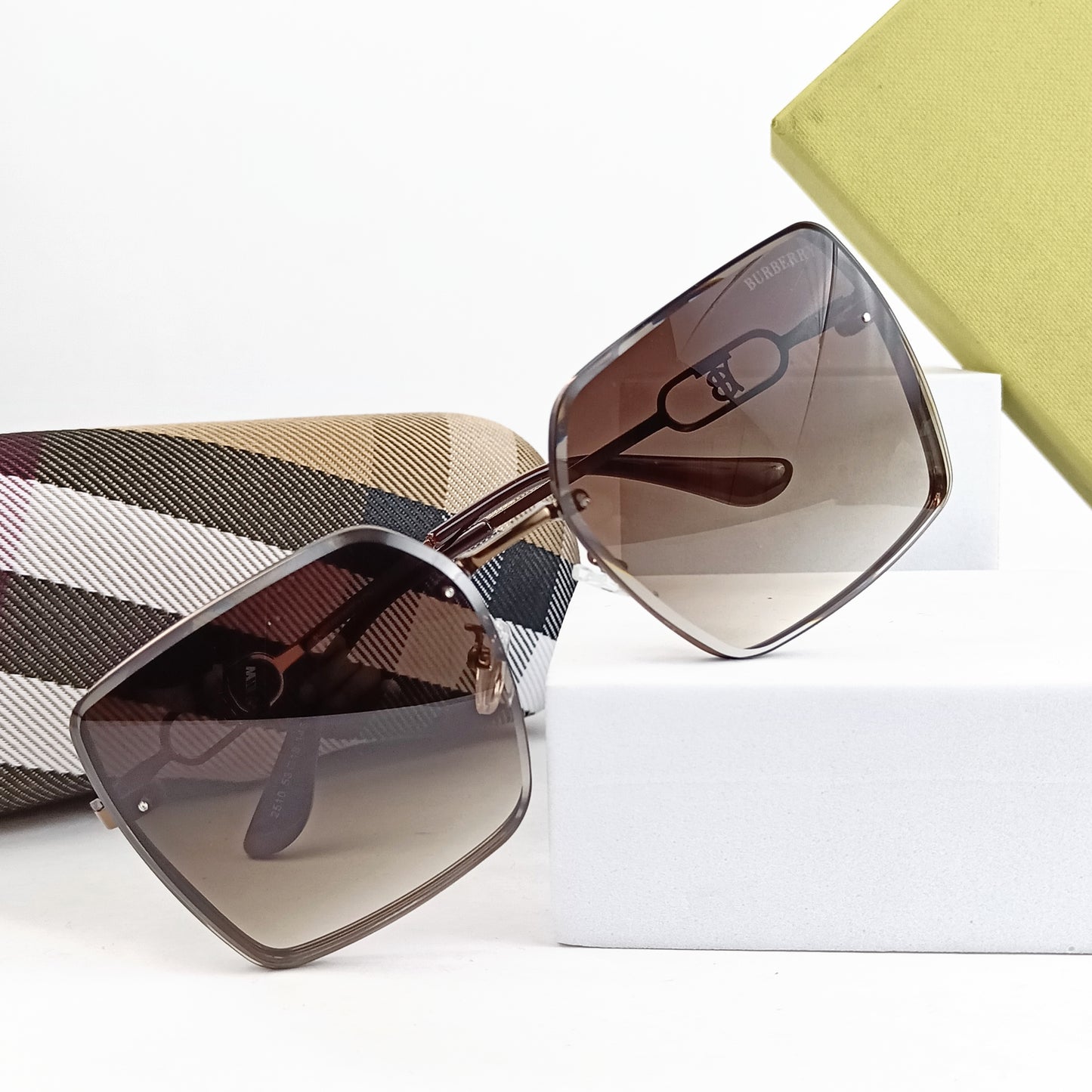 BURBERRY SUNGLASS