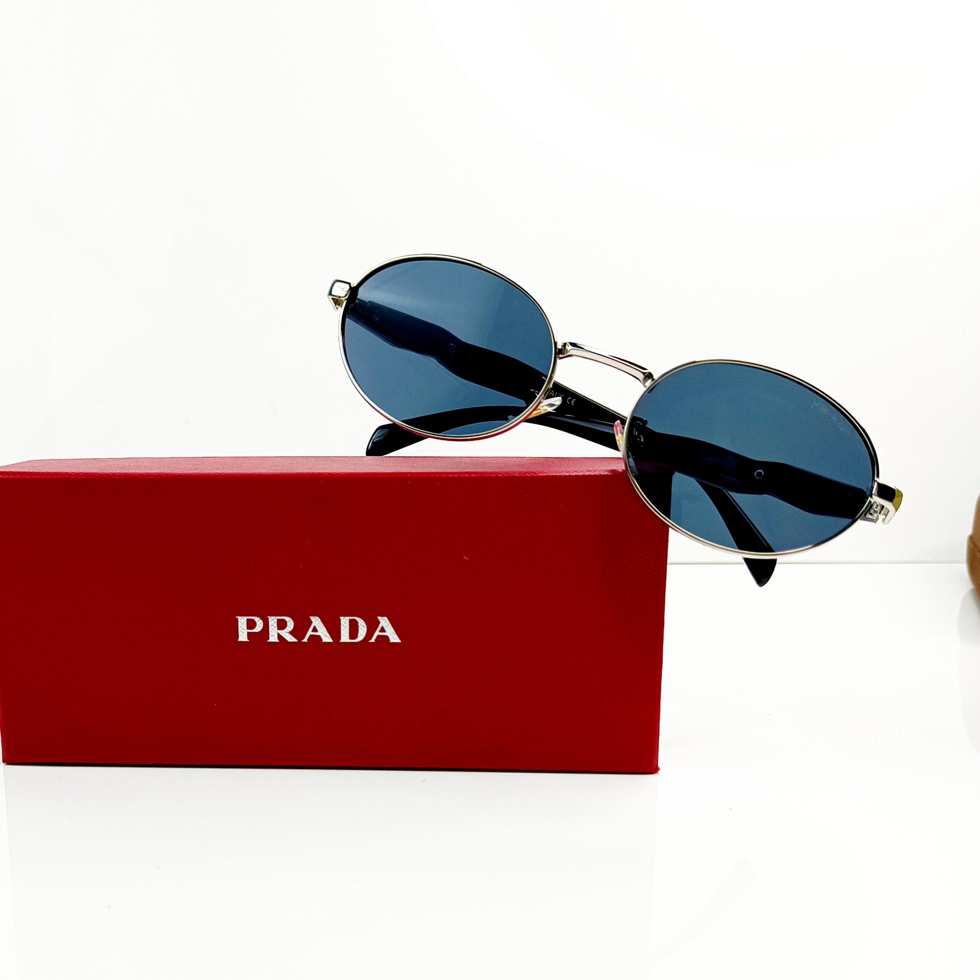 PRADA SUNGLASS
